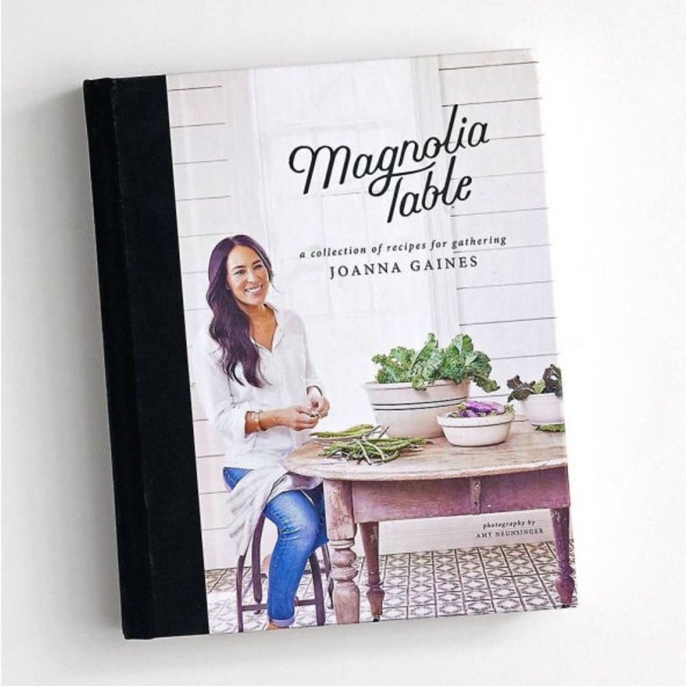 NWT Magnolia Table: Joanna Gaines Volume 1 Cook Book
Coffee Table Book